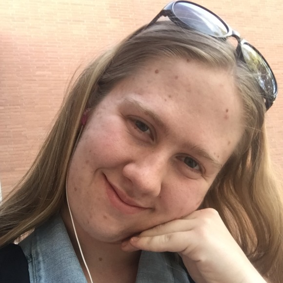 Meet your Posher, Amanda - Picture 1 of 1